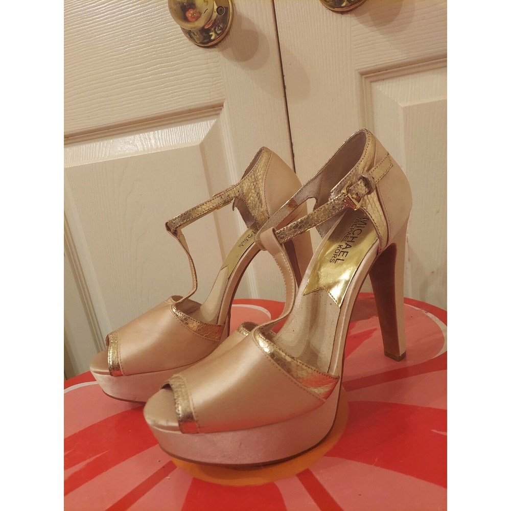 Michael Kors Women's Satin Beige Heels. Condition Is Very Good